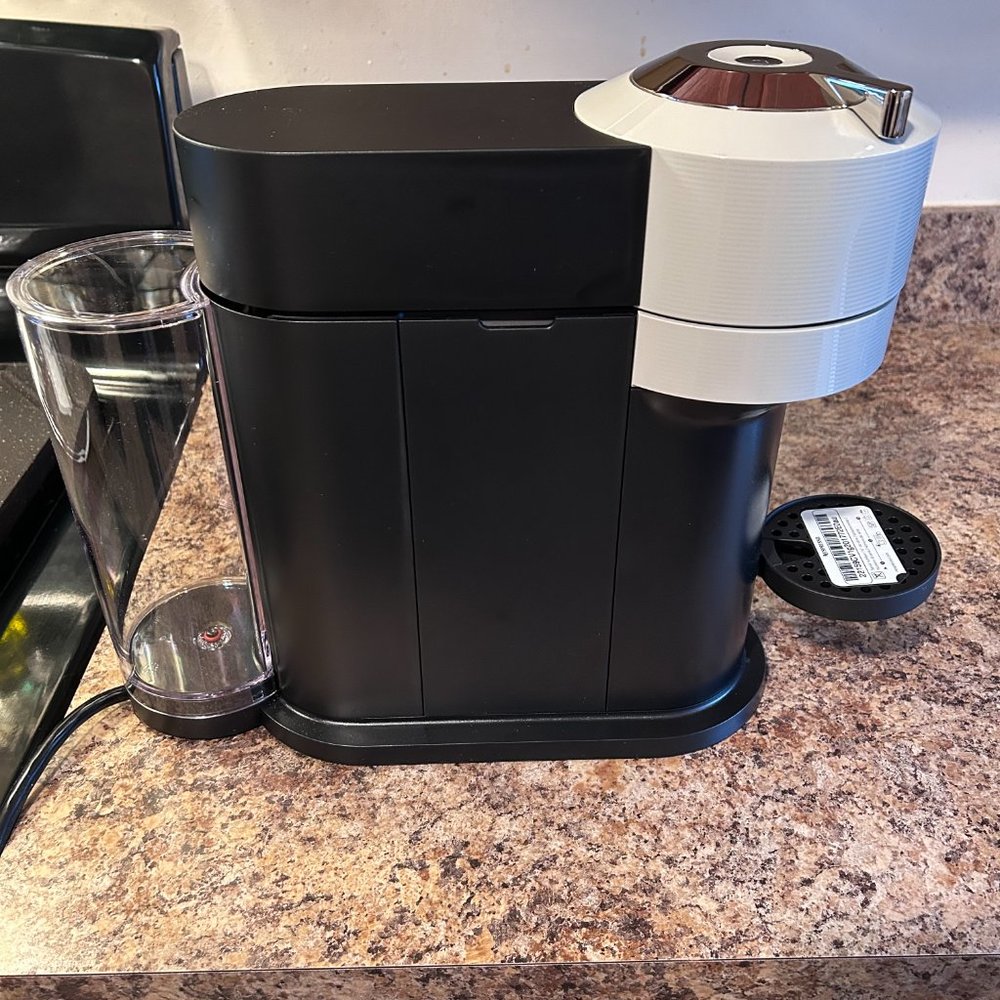 Nespresso Machine - Picture 10 of 10